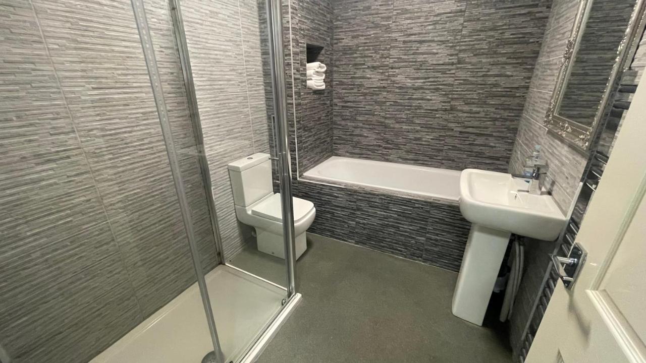 Hosted By Ryan - 1 Bedroom Apartment
